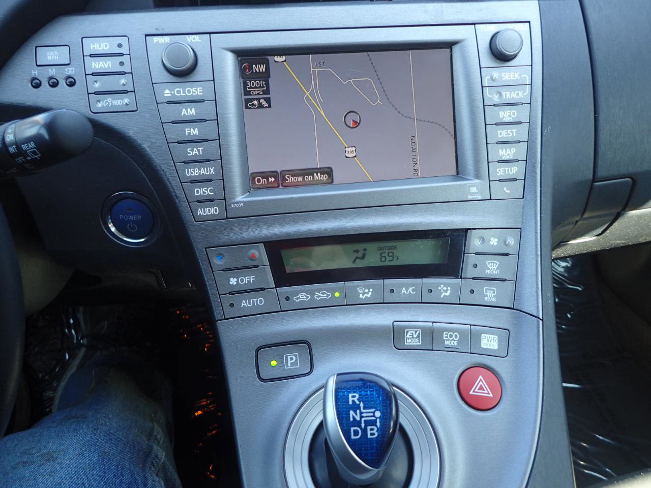 Used 2013 Toyota Prius Four w/ Deluxe Solar Roof Pkg FWD image 19