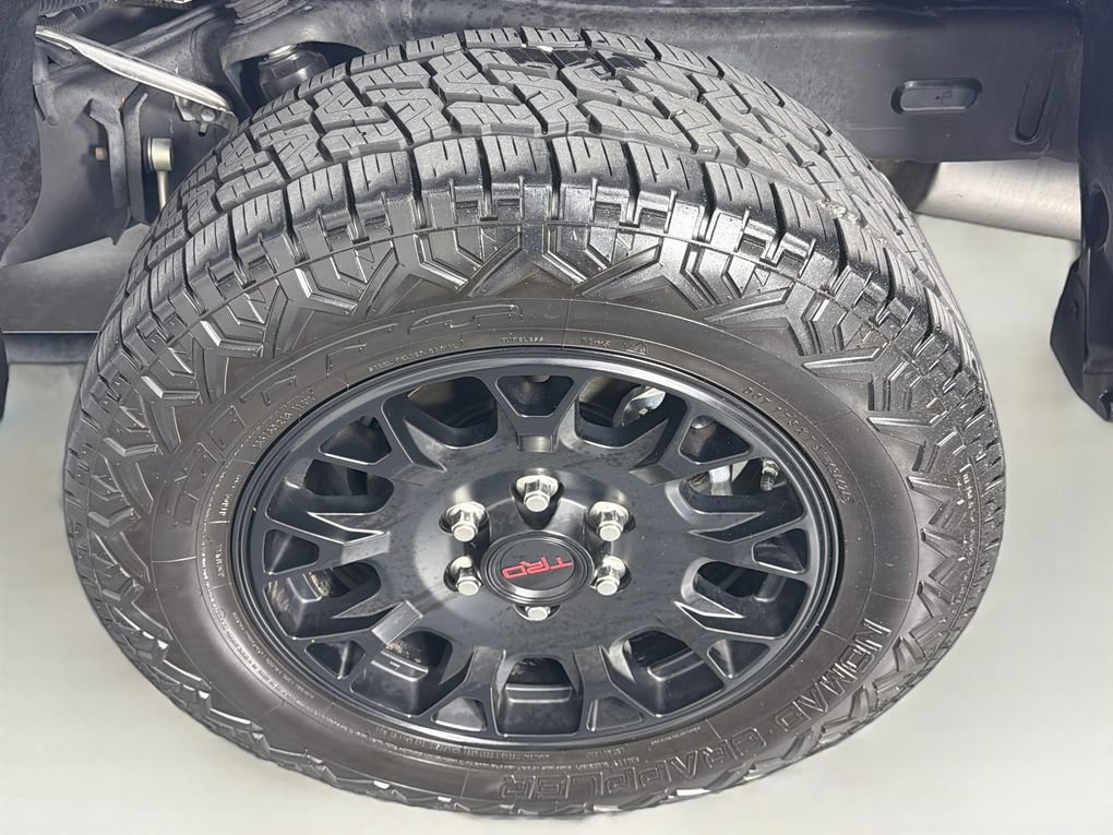 Used 2025 Toyota Tacoma SR5 AWD/4WD image 32