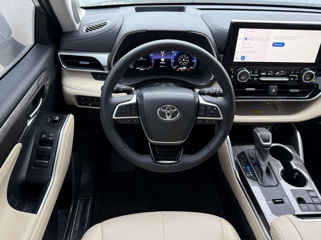 Used 2023 Toyota Highlander Platinum FWD image 23