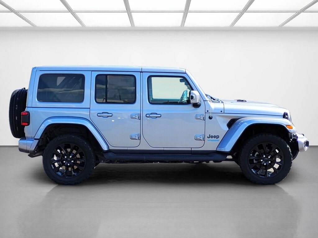 Used 2021 Jeep Wrangler Unlimited Sahara AWD/4WD image 6