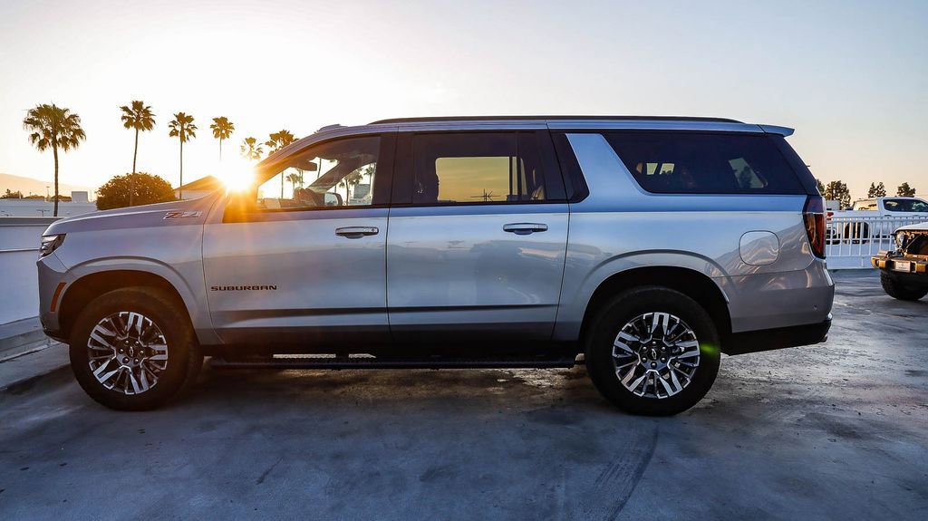 Used 2025 Chevrolet Suburban Z71 AWD/4WD image 14