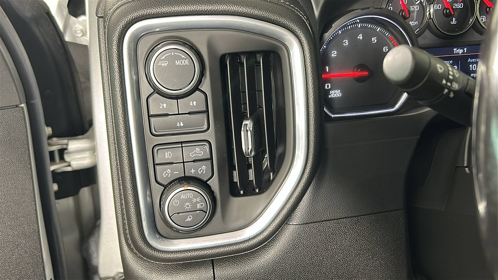 Used 2021 Chevrolet Silverado 2500 LT w/ Convenience Package AWD/4WD image 23