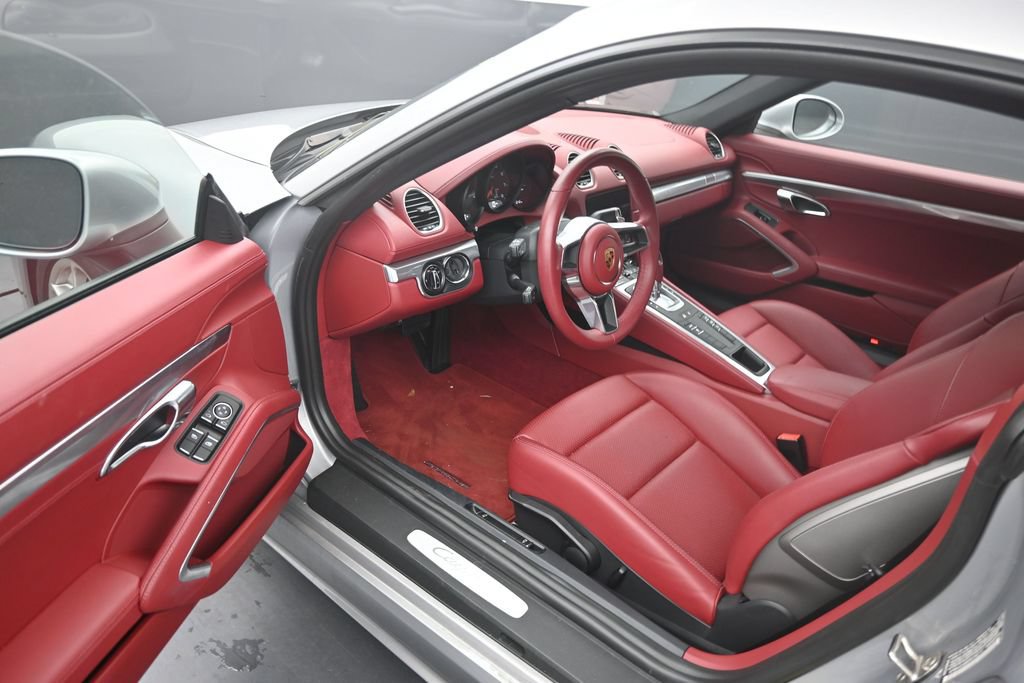 Used 2024 Porsche 718 Cayman RWD image 10