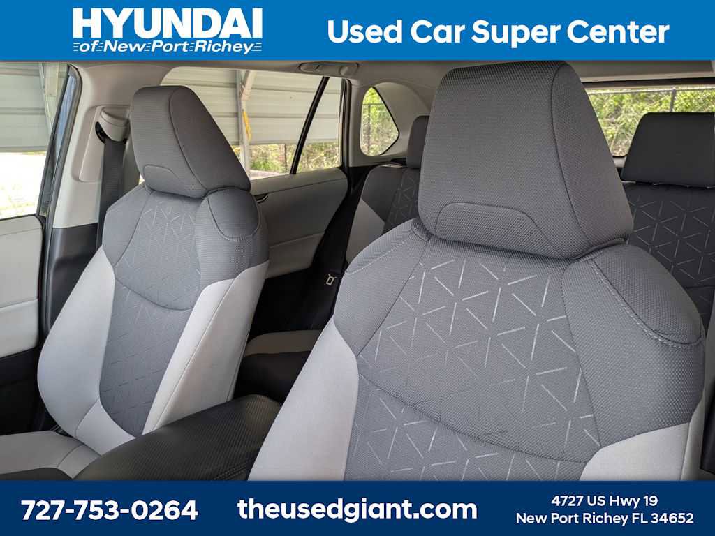 Used 2024 Toyota RAV4 XLE w/ Convenience Package image 7