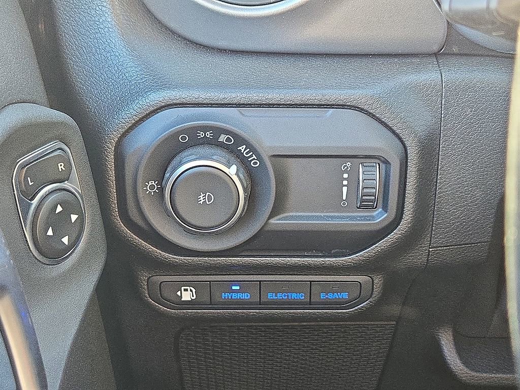 Used 2023 Jeep Wrangler Unlimited Rubicon 4xe image 24