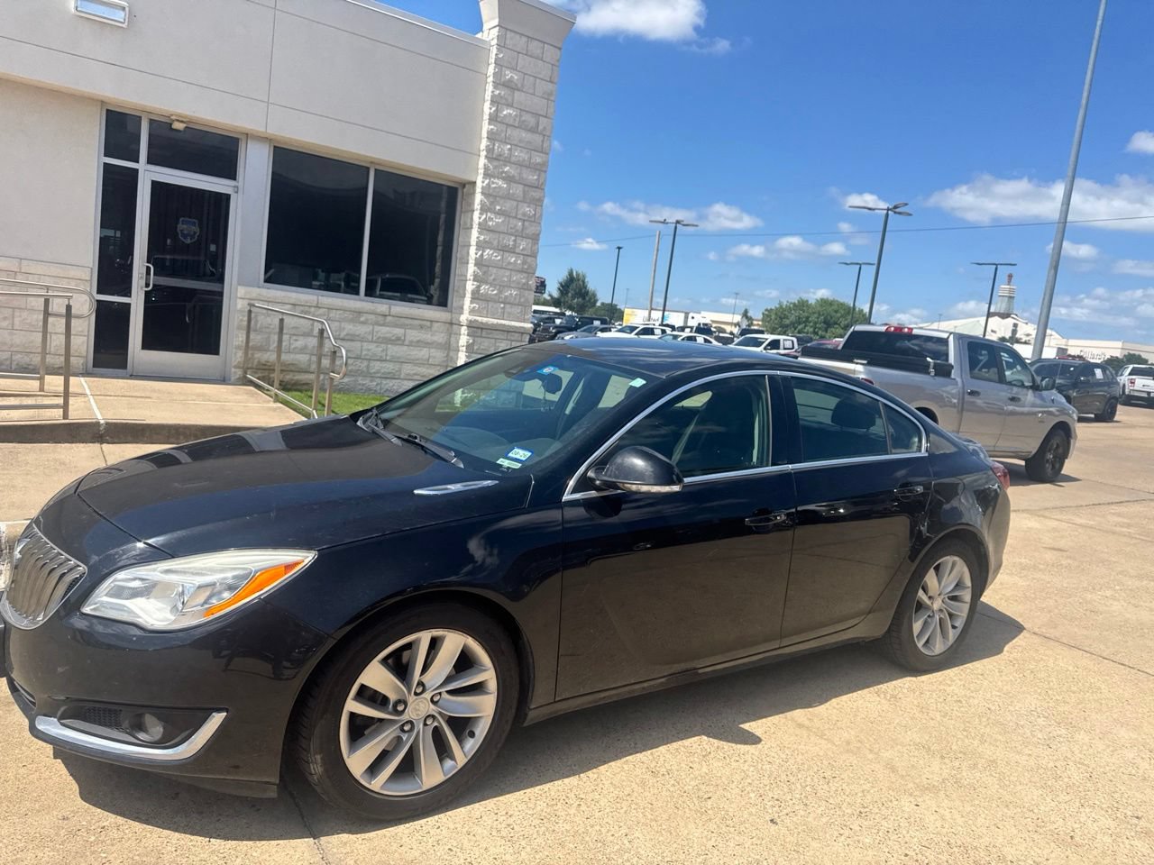 Used 2016 Buick Regal Premium w/ Driver Confidence Package #2 FWD image 1