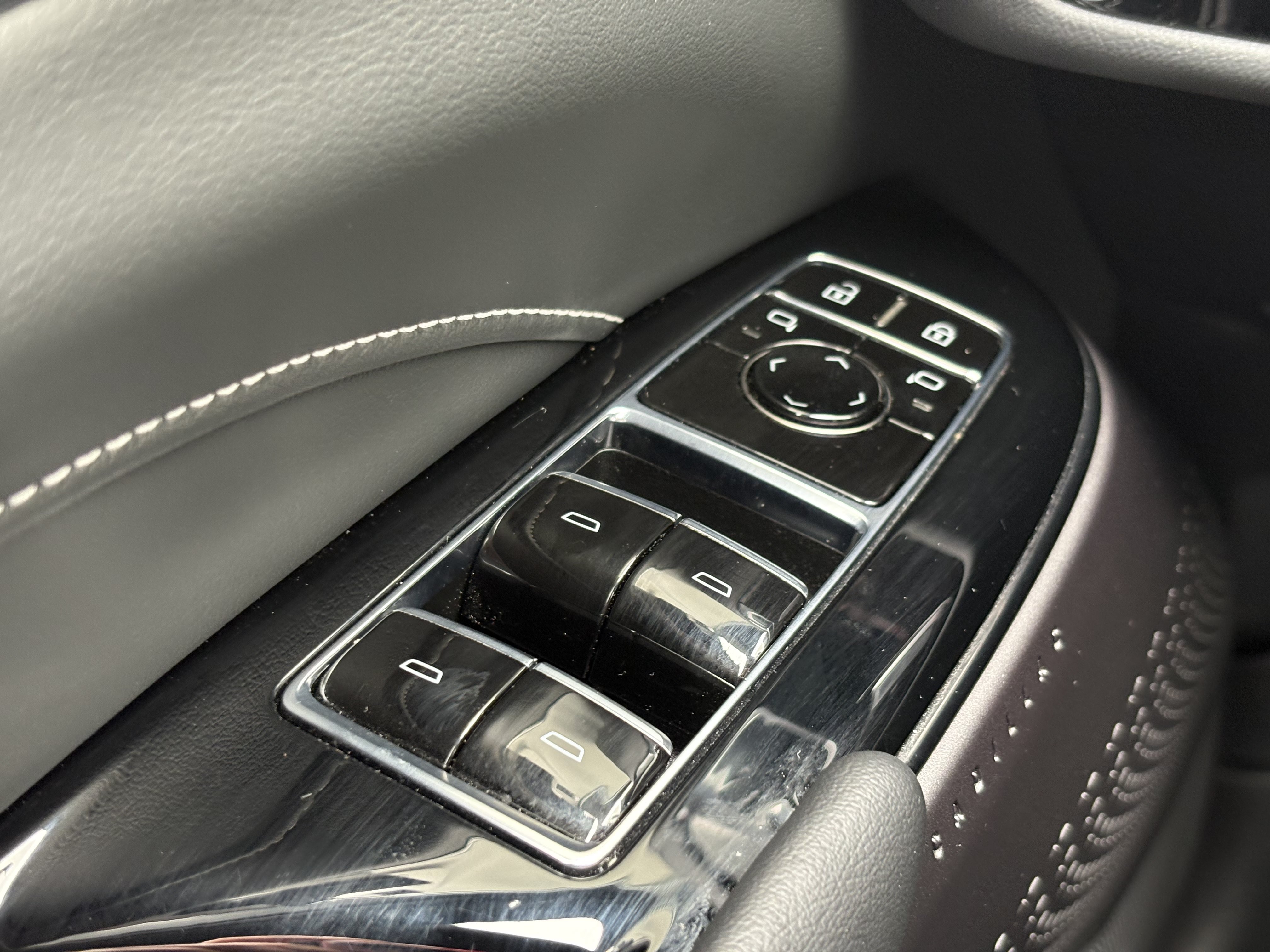 Certified 2024 Cadillac Lyriq Tech AWD/4WD image 33