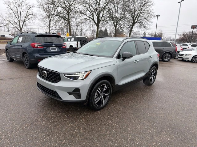 Used 2026 Volvo XC40 B5 Core w/ Climate Package