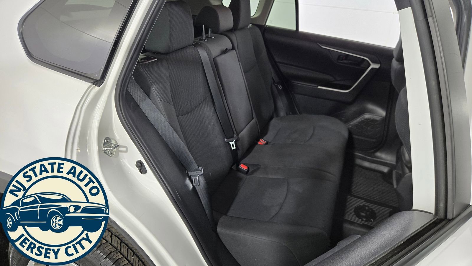 Used 2020 Toyota RAV4 LE w/ All Weather Liner Package image 31