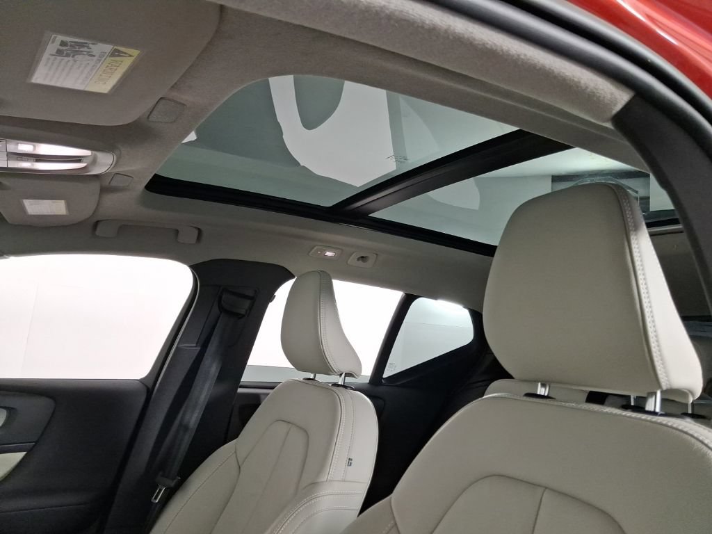 Certified 2023 Volvo XC40 B5 Ultimate w/ Climate Package AWD/4WD image 22