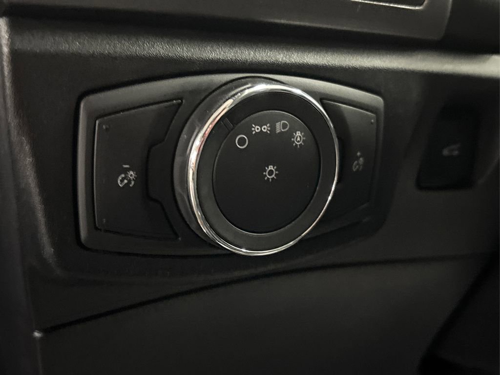 Used 2018 Ford Fusion SE w/ Fusion SE Technology Package image 35