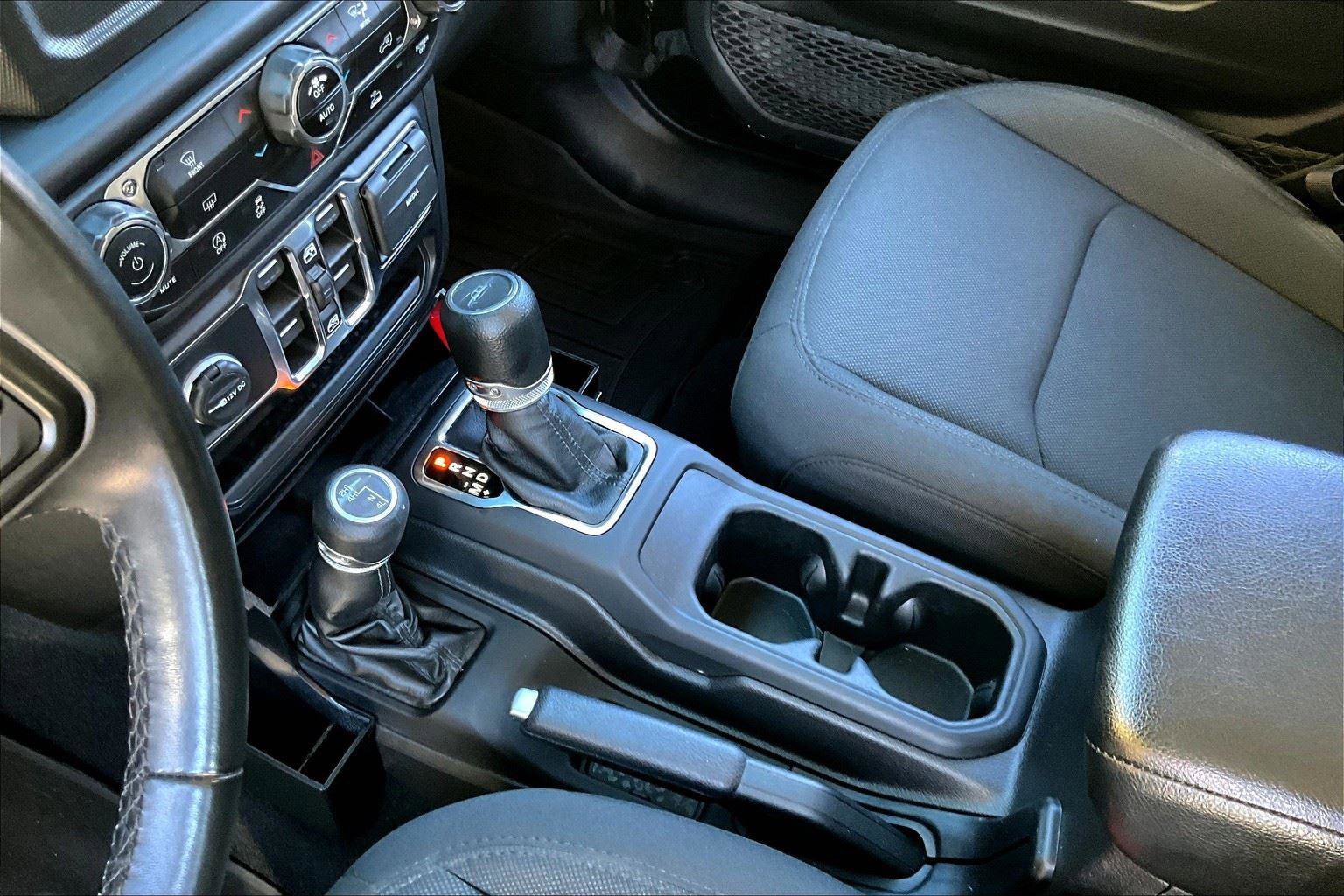 Used 2022 Jeep Gladiator Sport image 15