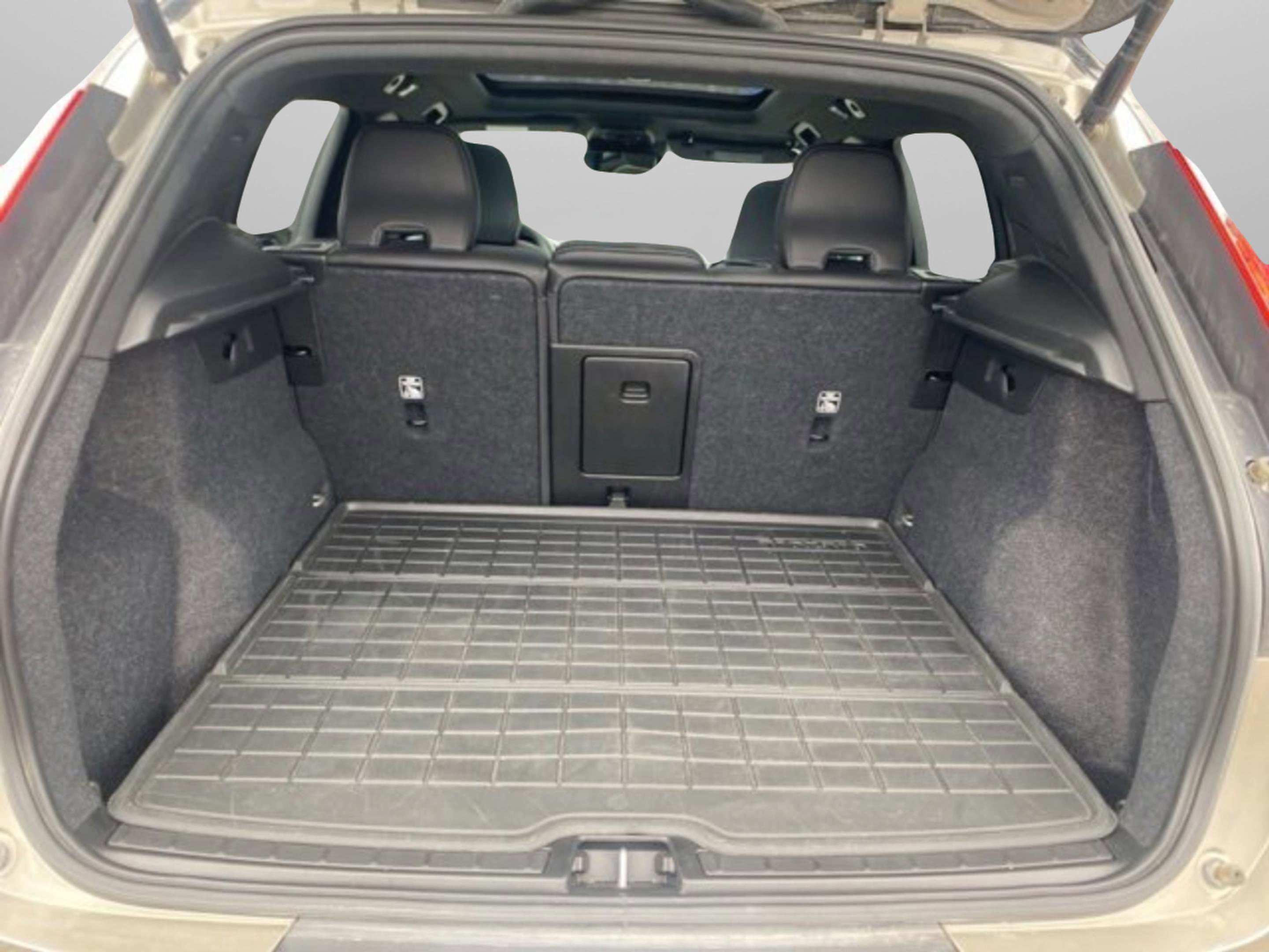 Used 2022 Volvo XC40 T4 R-Design w/ Climate Package image 35