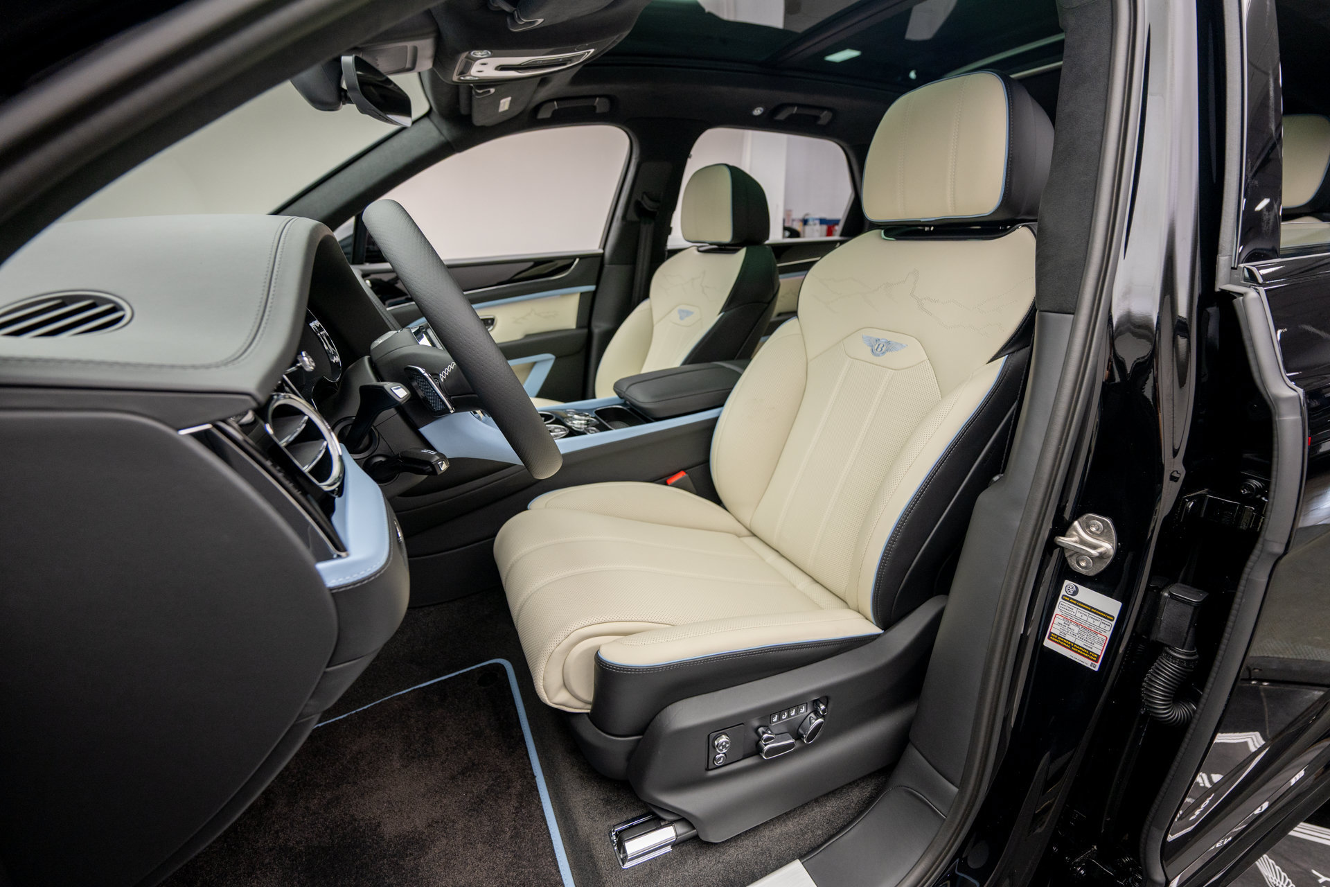 New 2027 Bentley Bentayga AWD/4WD image 12