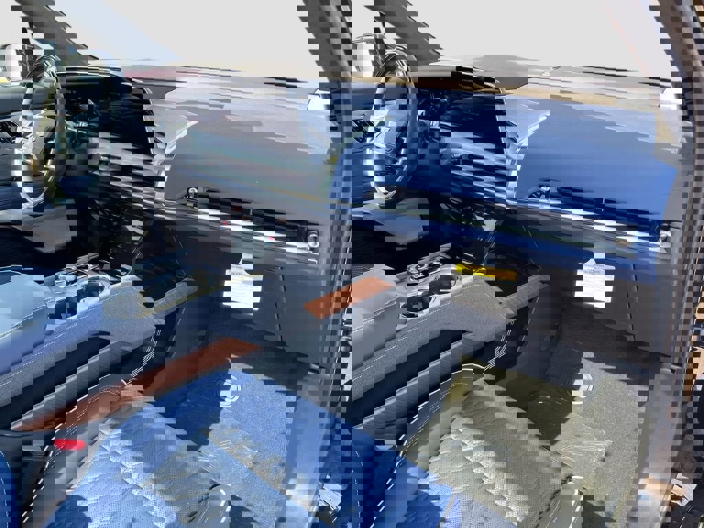 New 2026 Cadillac Vistiq Premium Luxury w/ LPO, Floor Liner Package image 32