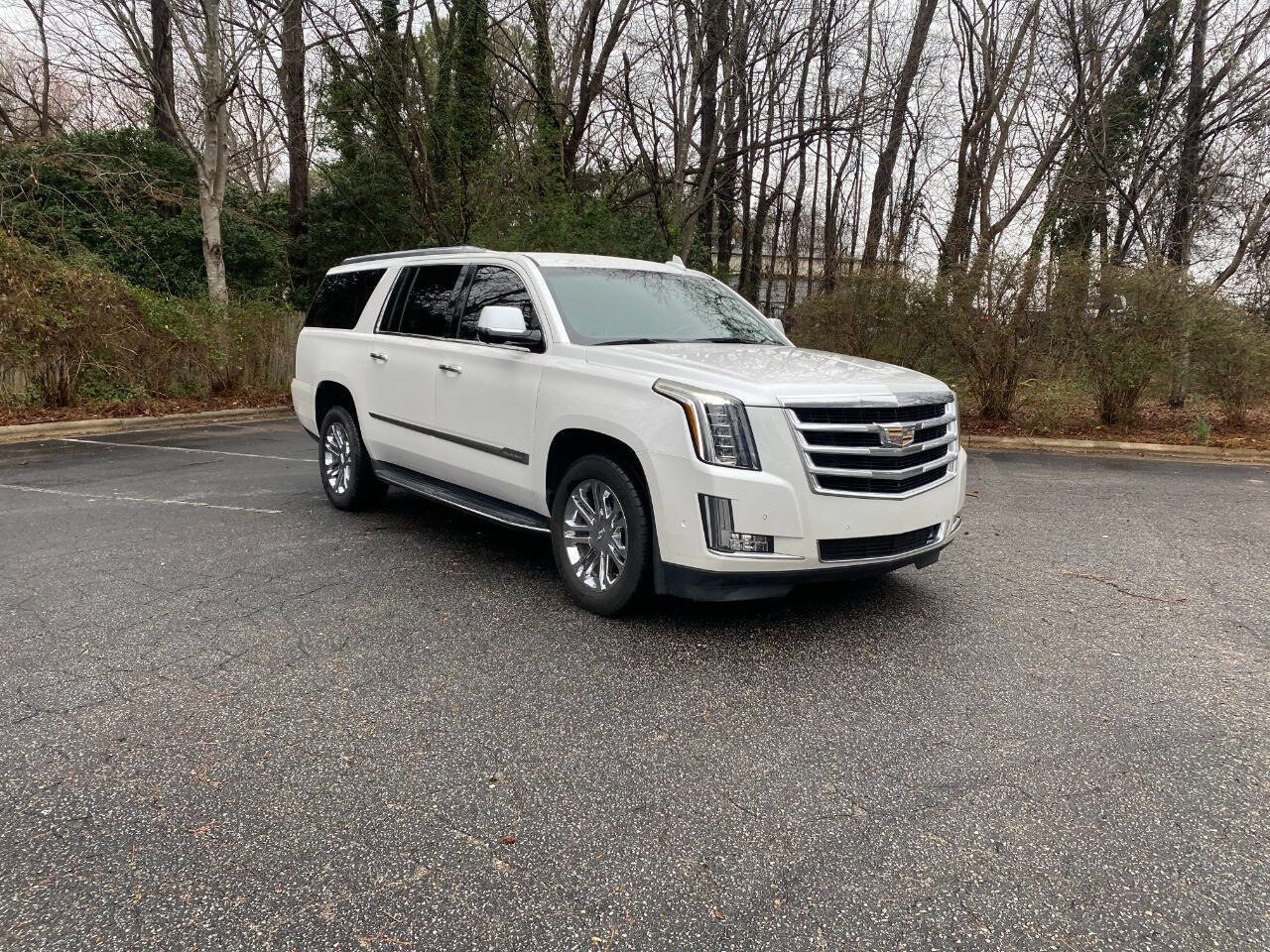 Used 2017 Cadillac Escalade ESV 2WD image 3
