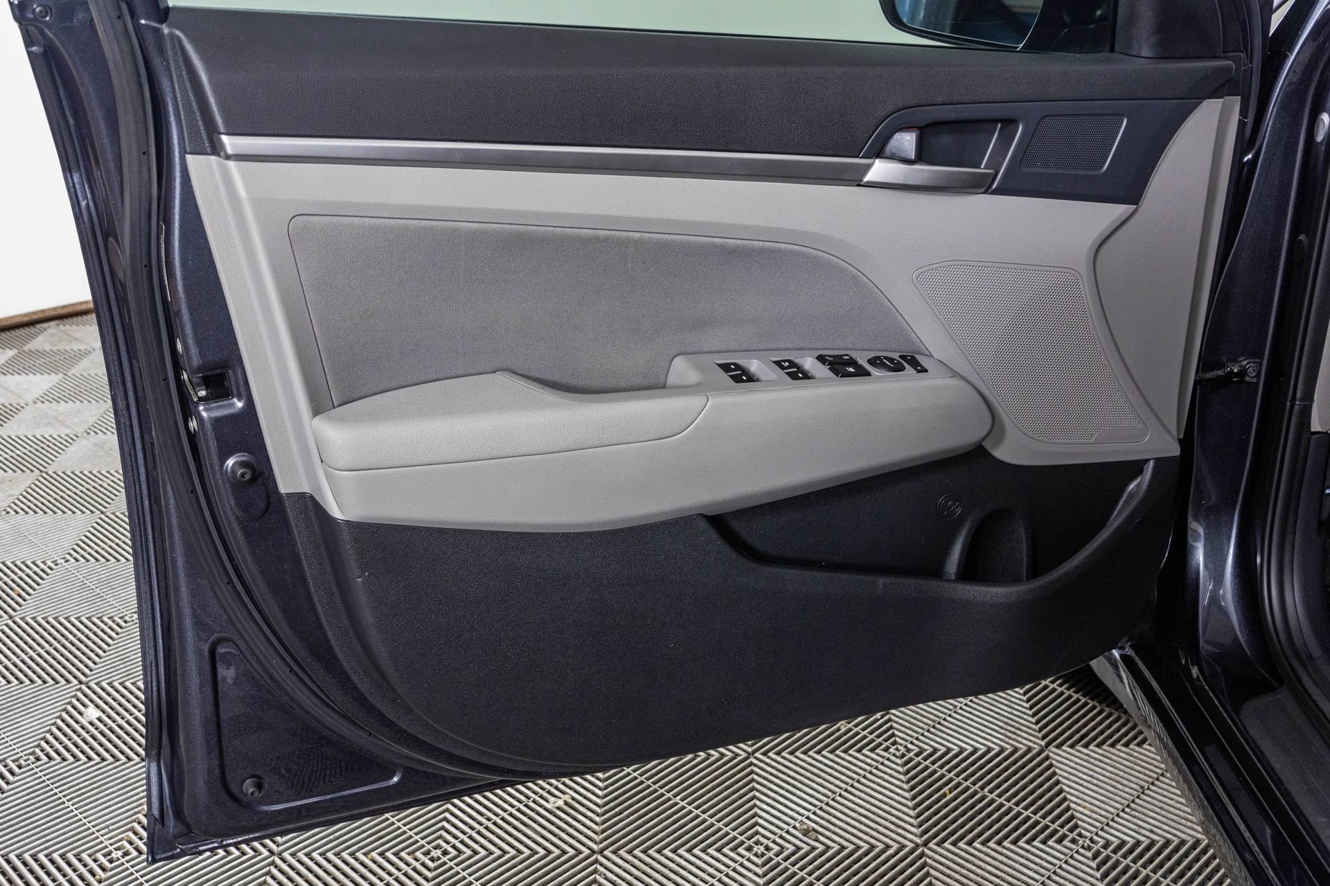 Used 2020 Hyundai Elantra Value Edition FWD image 35