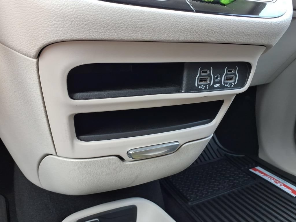 Used 2024 Chrysler Pacifica Touring-L FWD image 25