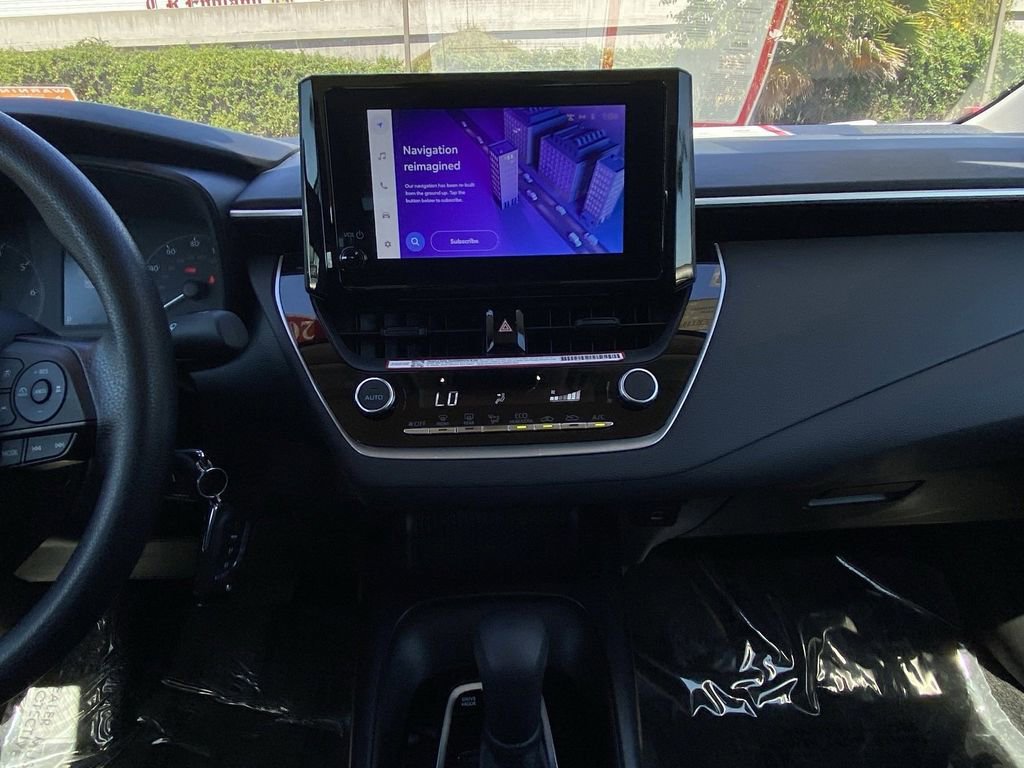 Certified 2025 Toyota Corolla LE image 28