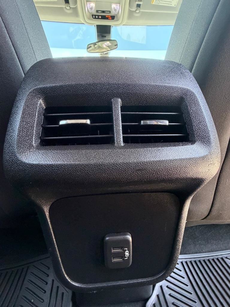 Used 2020 Chevrolet Equinox LT w/ Driver Convenience Package FWD image 17