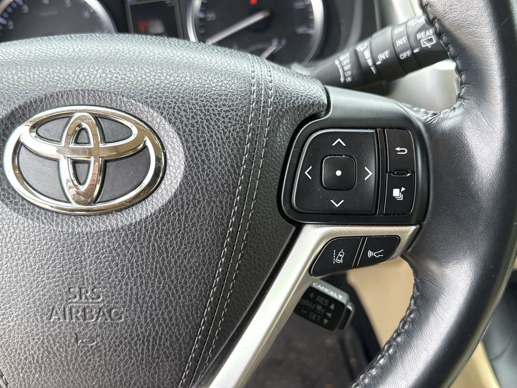 Used 2017 Toyota Highlander Limited AWD/4WD image 26