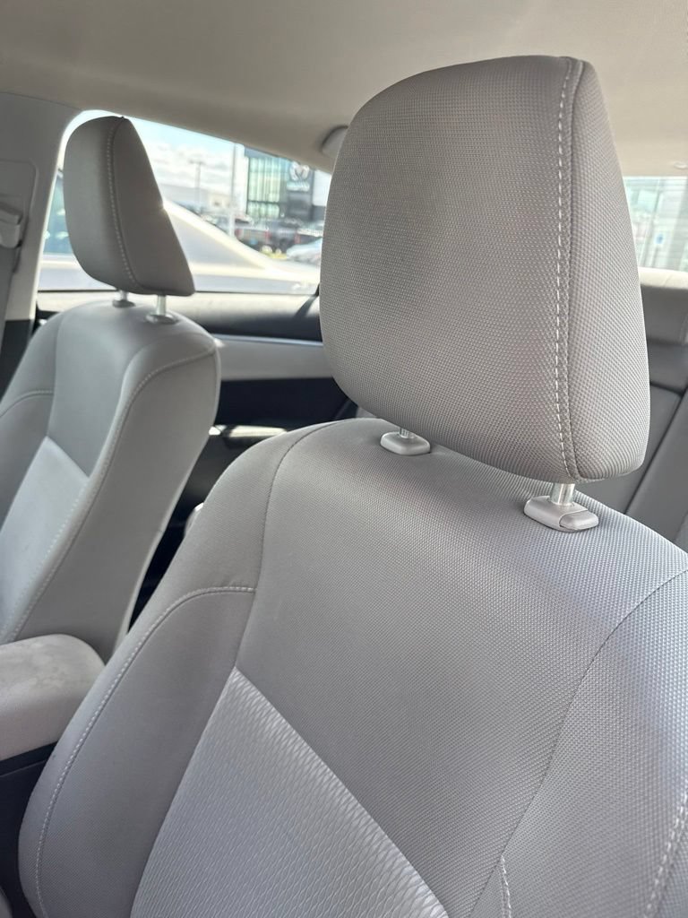 Used 2016 Toyota Corolla LE FWD image 10