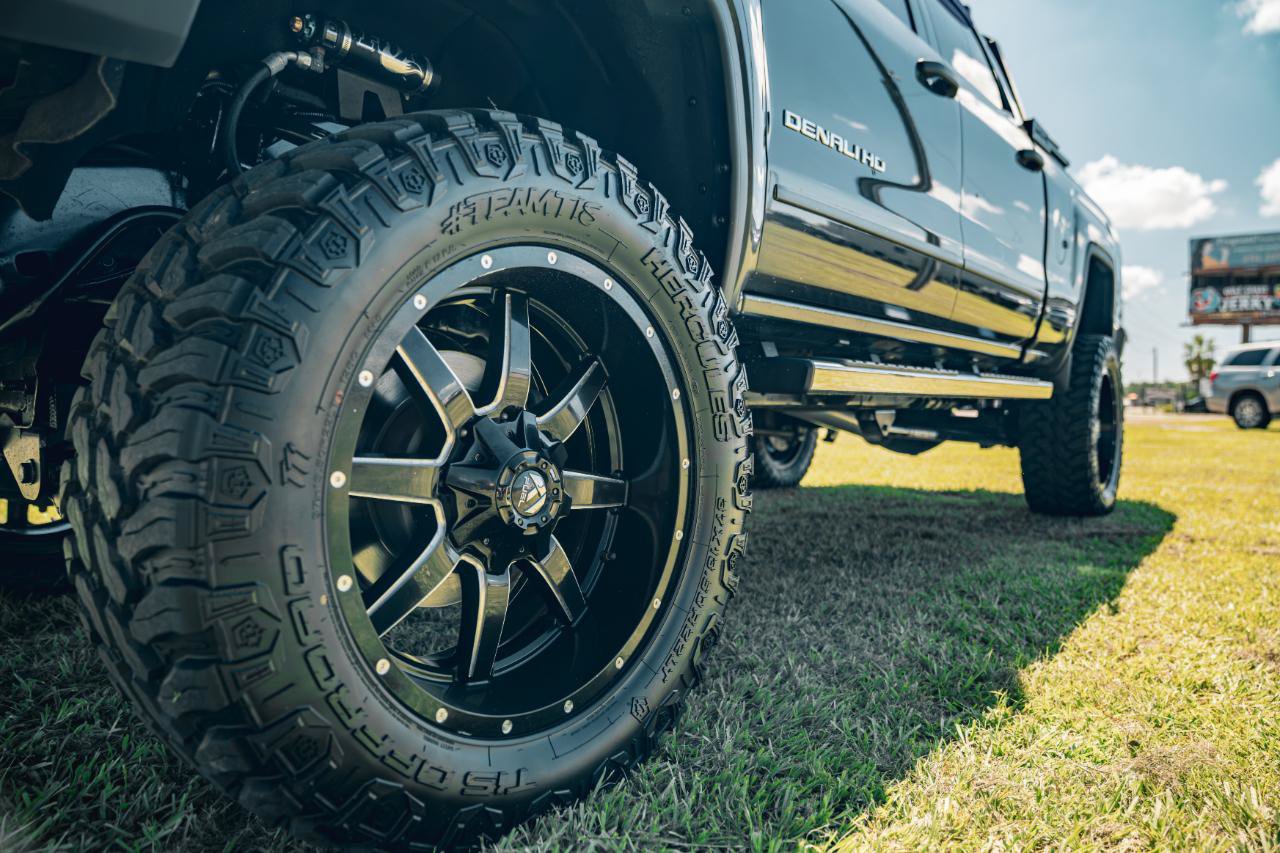 Used 2019 GMC Sierra 2500 Denali w/ Duramax Plus Package AWD/4WD image 14