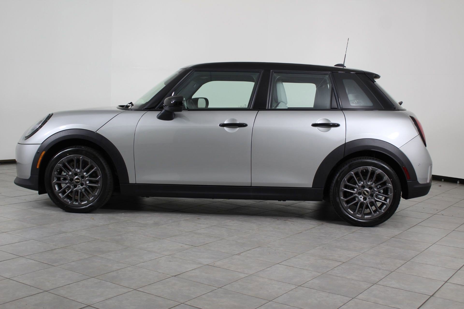 Used 2026 MINI Cooper 4-Door Hardtop FWD image 2