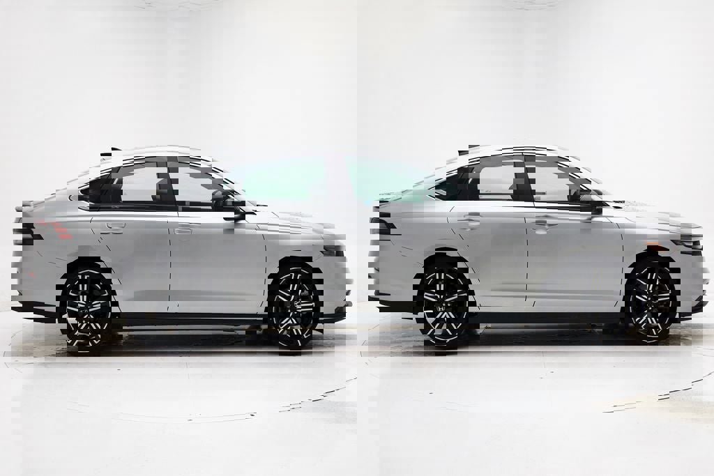 Used 2024 Honda Accord Sport image 3