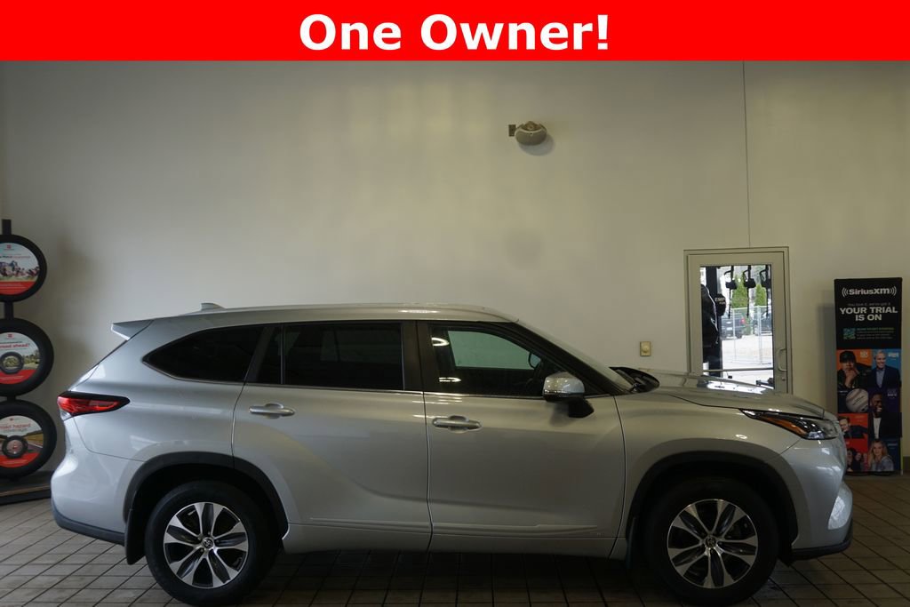 Used 2023 Toyota Highlander XLE AWD/4WD image 2