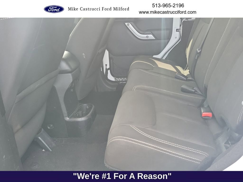 Used 2015 Jeep Wrangler Unlimited Sahara w/ Connectivity Group AWD/4WD image 23