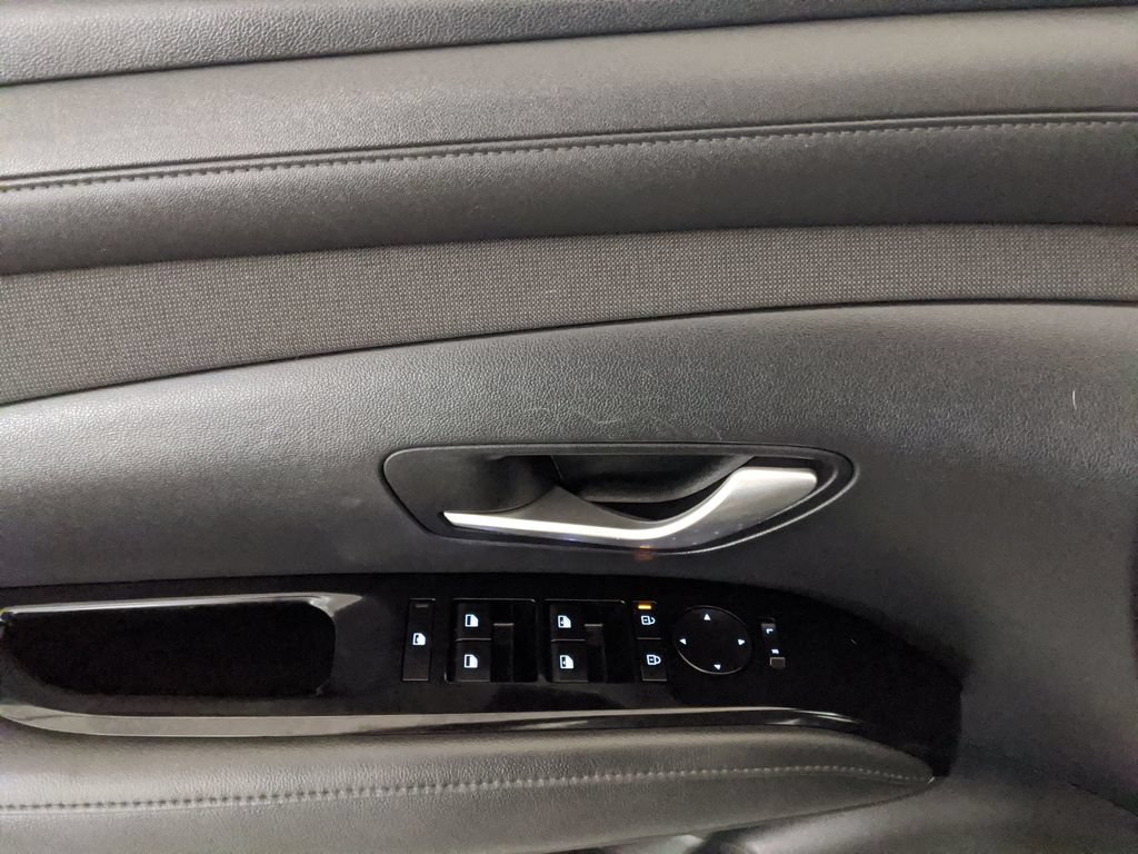 Used 2025 Hyundai Tucson Limited FWD image 14