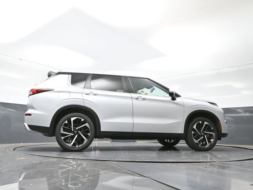 Used 2024 Mitsubishi Outlander SE image 50