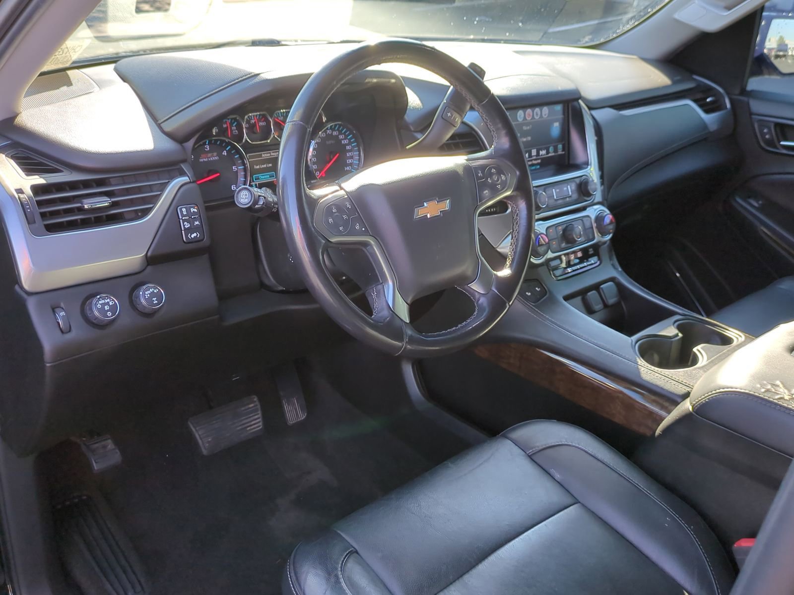 Used 2018 Chevrolet Suburban LT w/ Luxury Package image 11