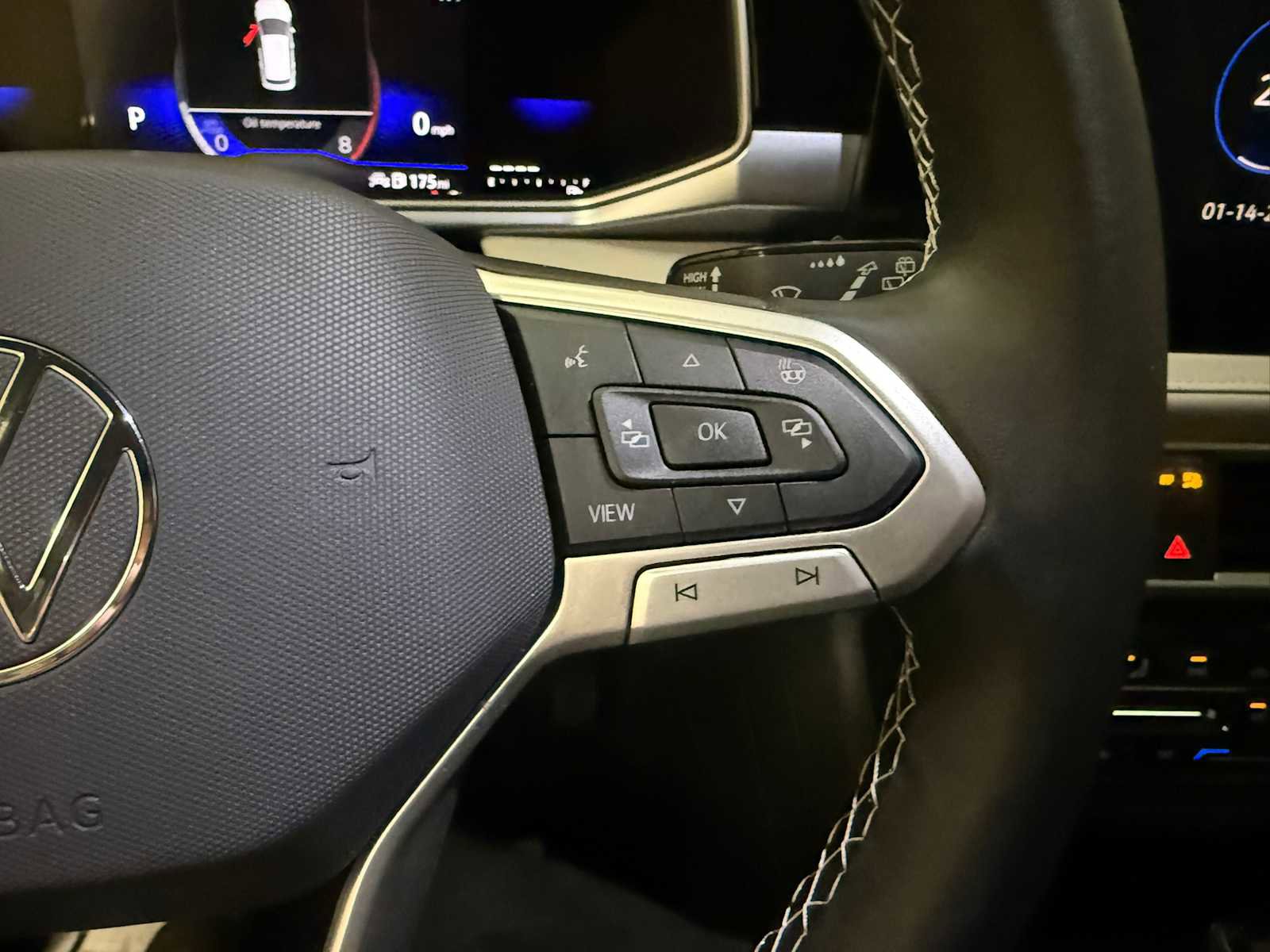 Certified 2025 Volkswagen Taos SE w/ Panoramic Sunroof Package image 30