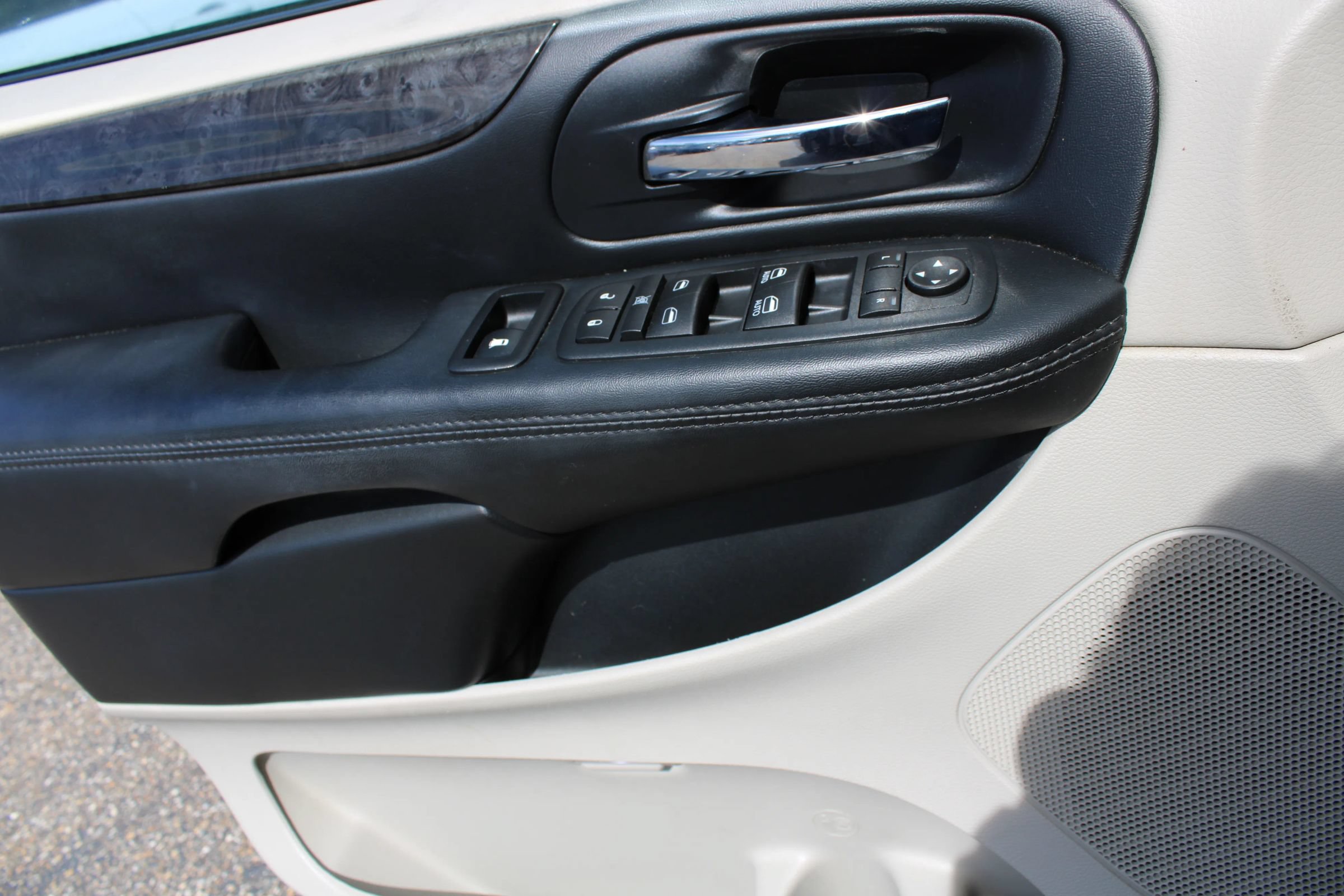 Used 2017 Dodge Grand Caravan SE w/ Power Window Group FWD image 17