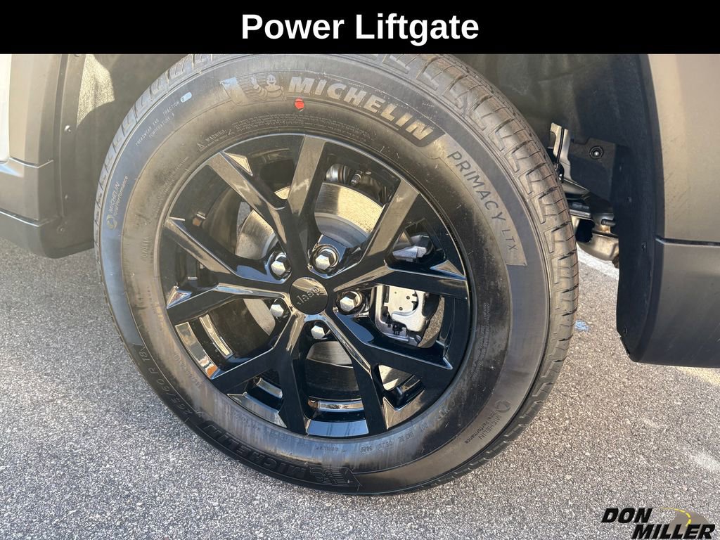 New 2025 Jeep Grand Cherokee Altitude image 9