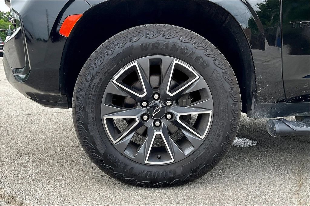 Used 2024 Chevrolet Tahoe Z71 w/ Luxury Package AWD/4WD image 30