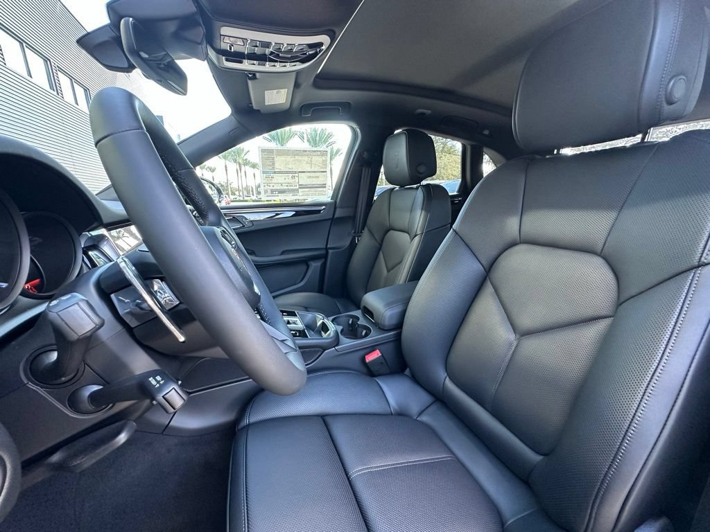 Certified 2026 Porsche Macan S AWD/4WD image 5