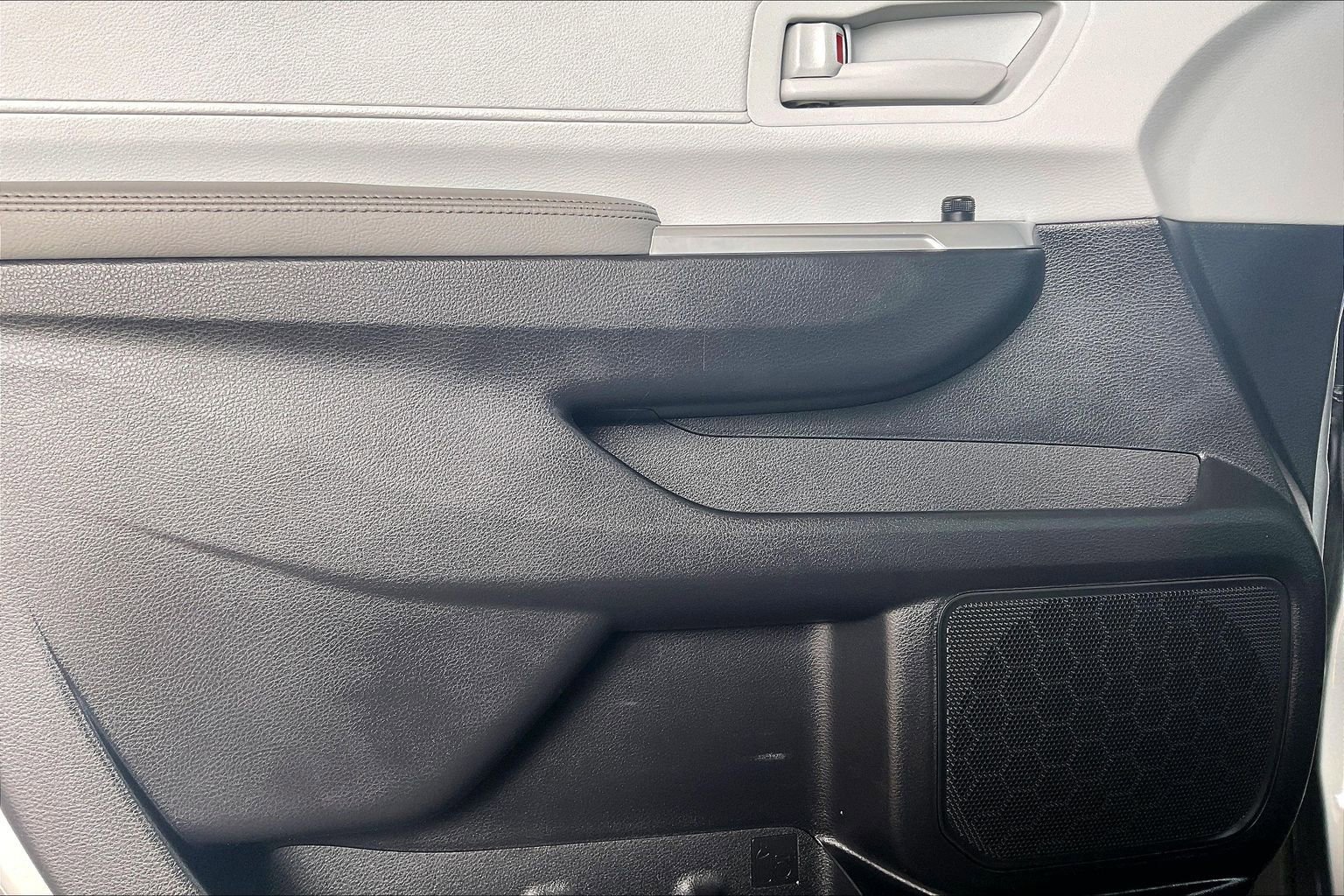 Used 2025 Toyota Sienna LE FWD image 15