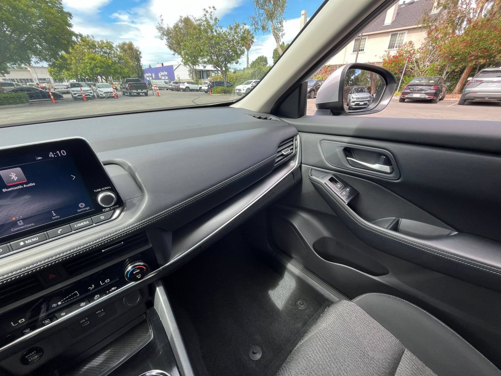 Used 2025 Nissan Rogue SV FWD image 36