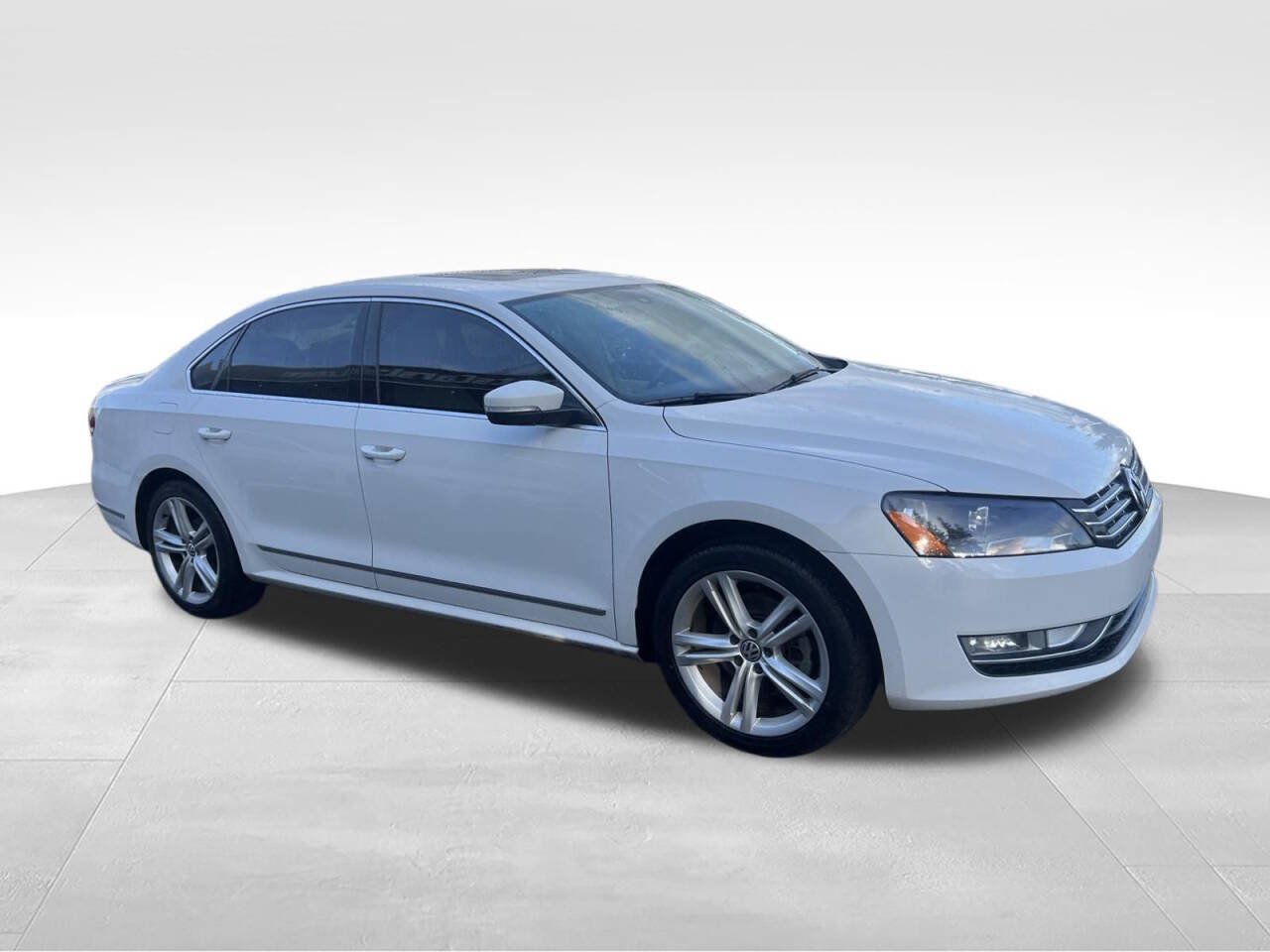 Used 2014 Volkswagen Passat 1.8T SEL Premium FWD image 4
