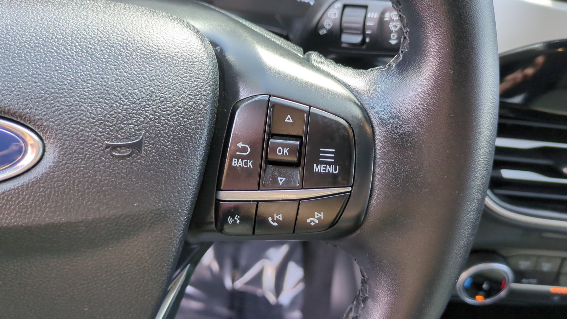 Used 2022 Ford Escape SE w/ Convenience Package image 18