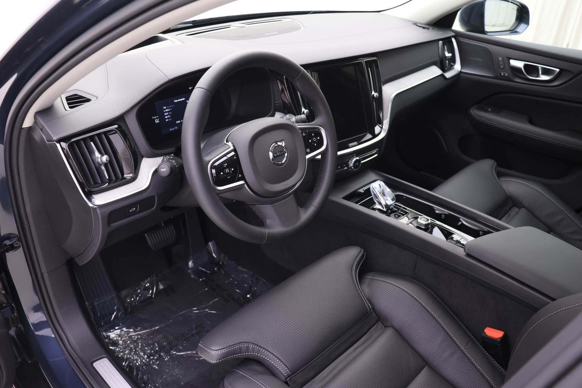 Used 2026 Volvo V60 B5 Cross Country Ultra w/ Protection Package Premier image 3