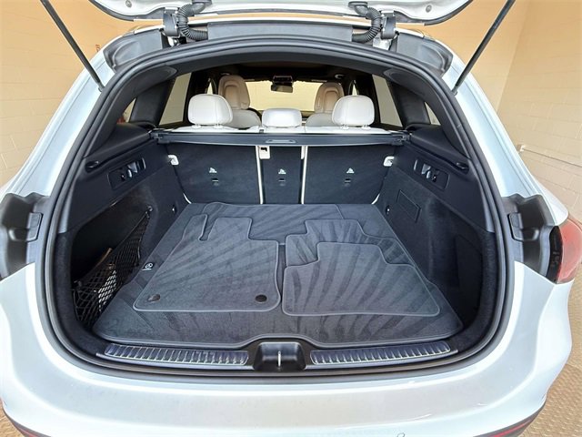 Used 2025 Mercedes-Benz GLC 300 4MATIC image 17