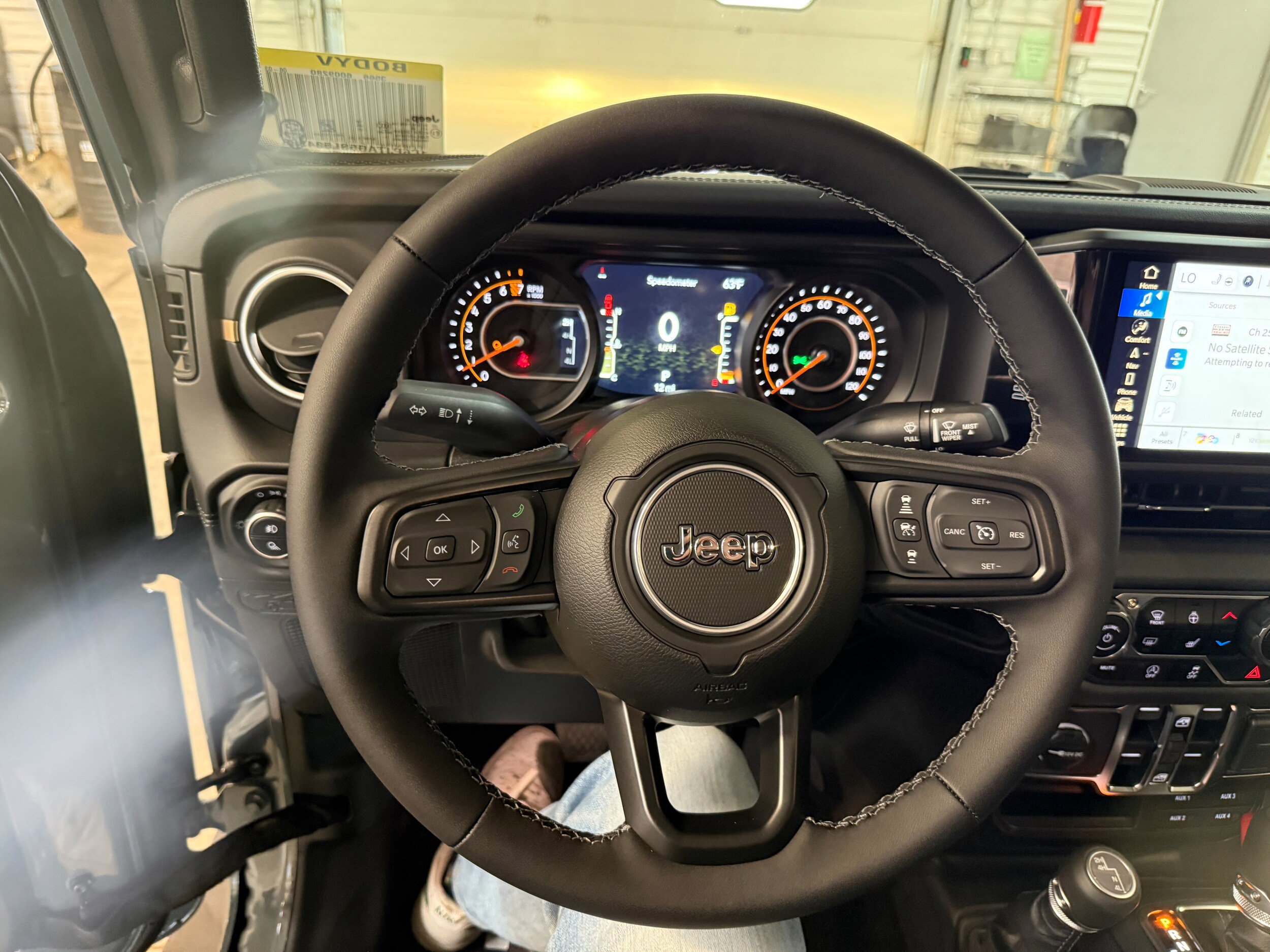 Used 2025 Jeep Gladiator Sport AWD/4WD image 26