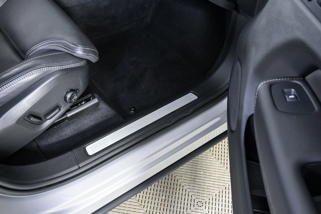 Certified 2023 Volvo XC60 B5 Ultimate image 27