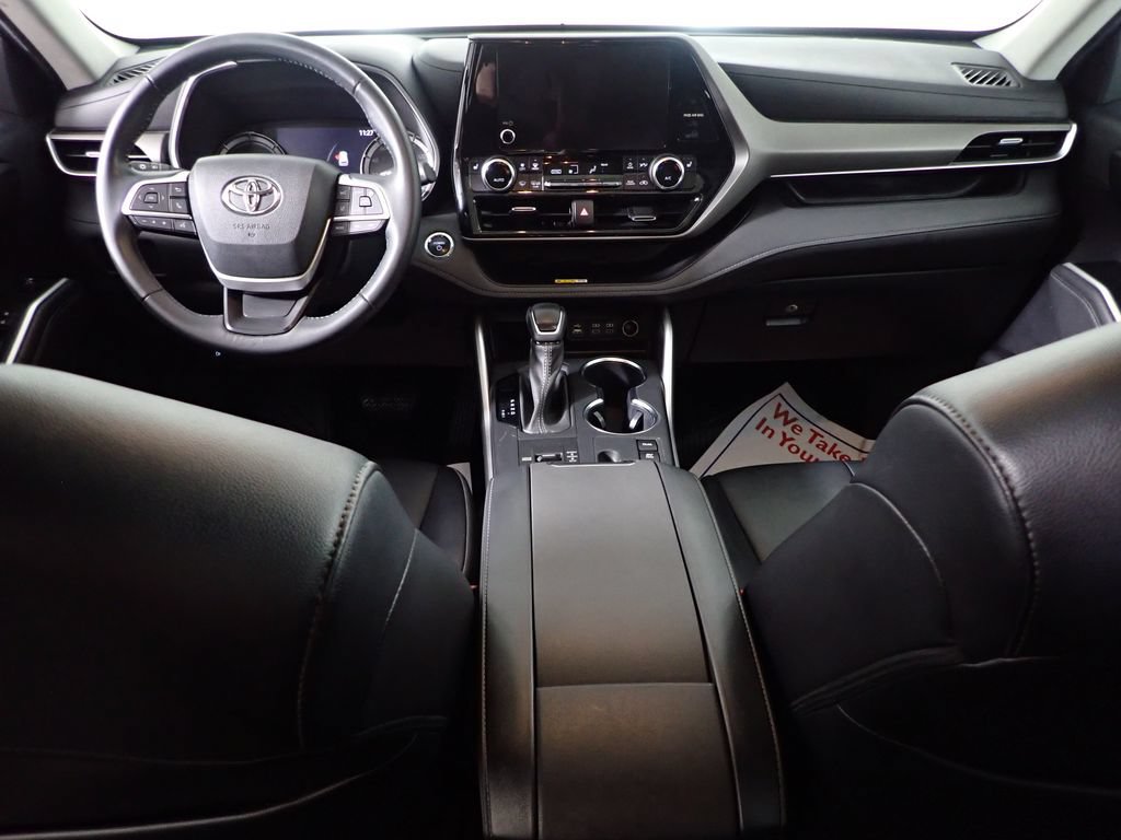 Used 2023 Toyota Highlander XLE AWD/4WD image 31