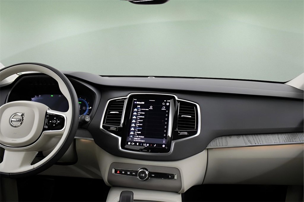 Certified 2025 Volvo XC90 T8 Plus w/ Protection Package Premier image 35