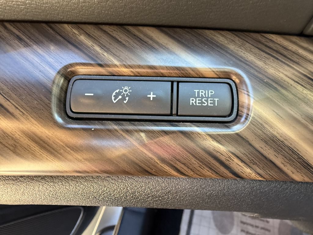 Used 2017 Nissan Maxima Platinum FWD image 35